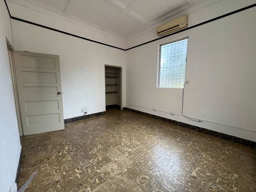 Interior office space arched entrance marble floor for rent Perejil Calidonia Panama City