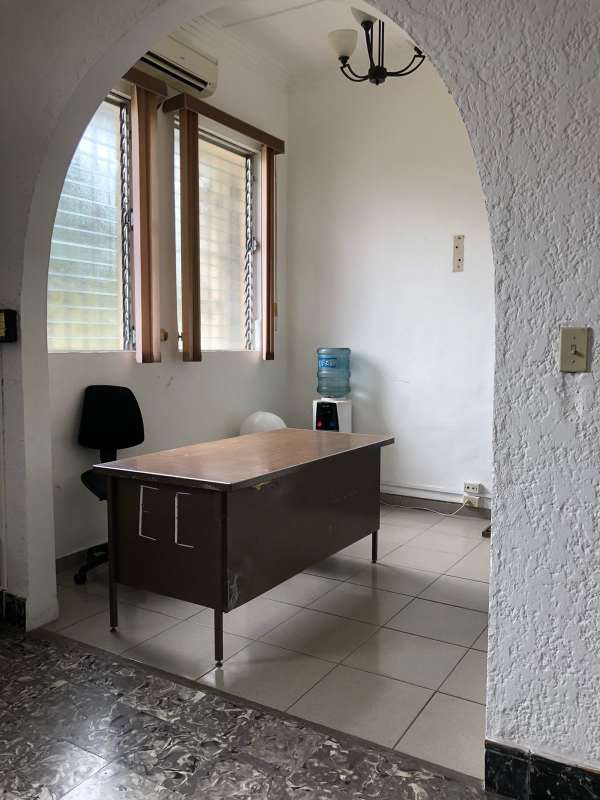 Secure outdoor parking area covered awning Perejil Calidonia commercial building Panama