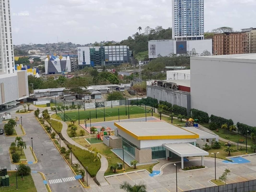 Equipped kitchen with granite counters and stainless appliances PH King Park Condado del Rey