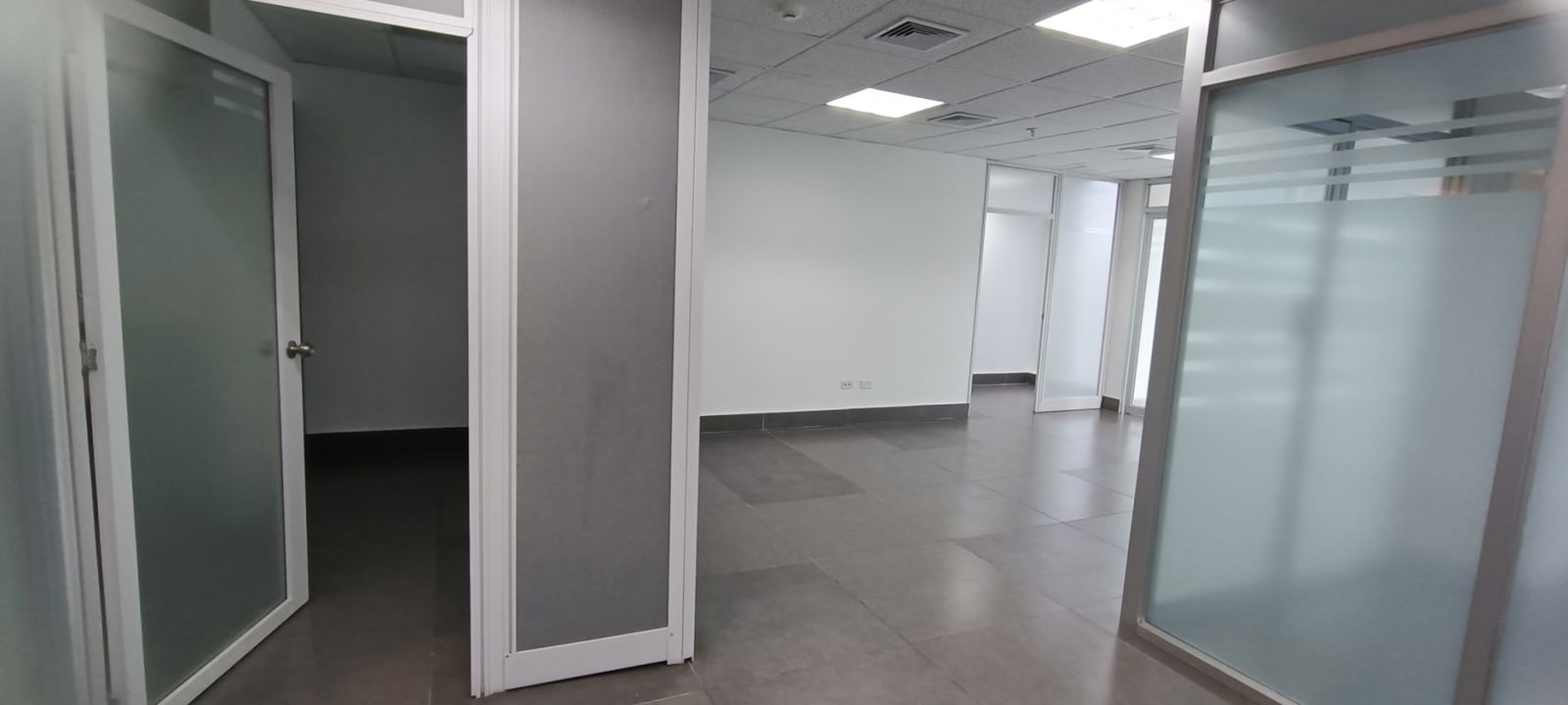 Open workspace with tile floors and glass partitions in PH Twist Tower Obarrio Panama