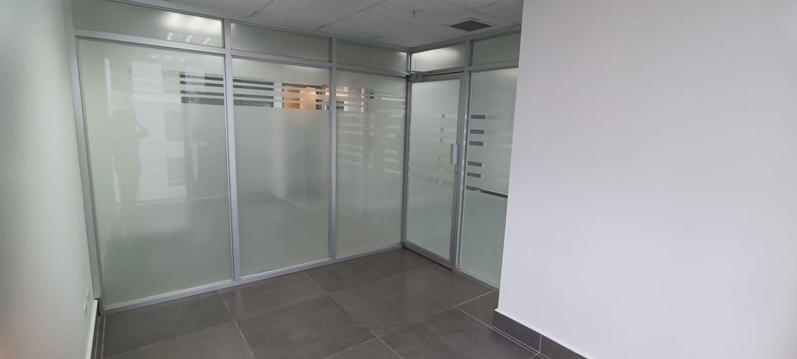 Private enclosed workspace with frosted glass panels in PH Twist Tower Obarrio