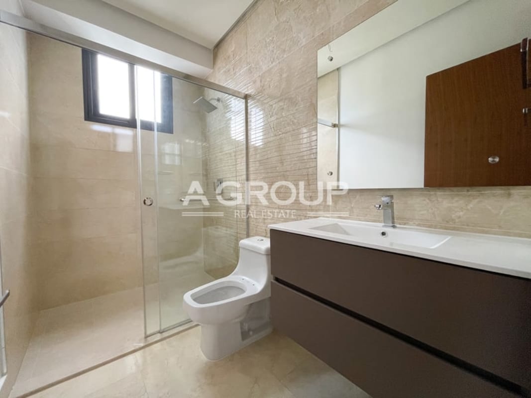 Elegant bathroom with marble finishes, large mirror and glass shower PH Matisse Panama