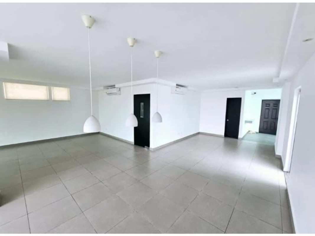 Spacious master bedroom with walk-in closet and ensuite bathroom in PH SF67 San Francisco Panama