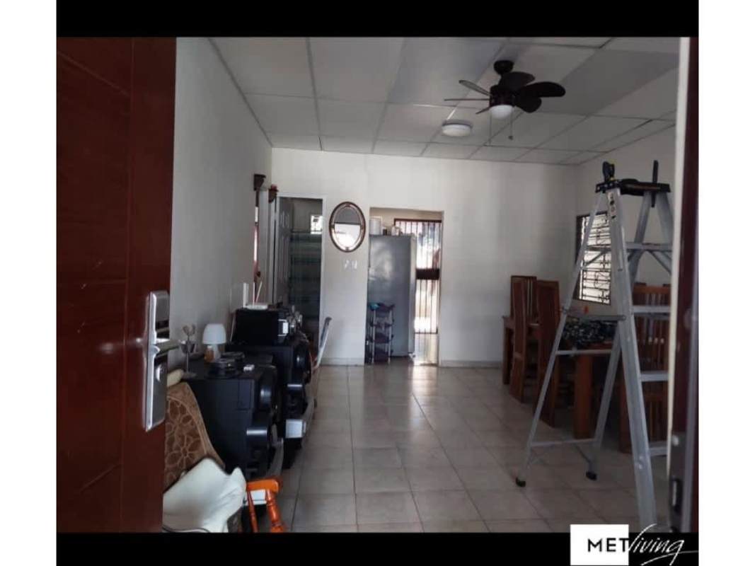 Spacious living and dining room with ceiling fan Don Bosco Panama
