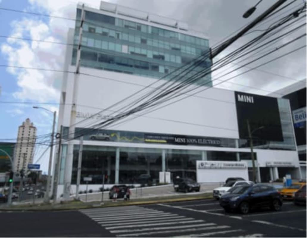 Large windows with panoramic Panama City views from BMW Plaza office units