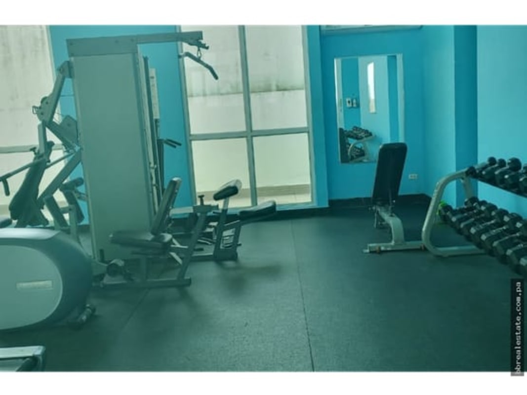 Infinity rooftop pool overlooking city skyline and Pacific Ocean in PH Belle View Bella Vista Panama