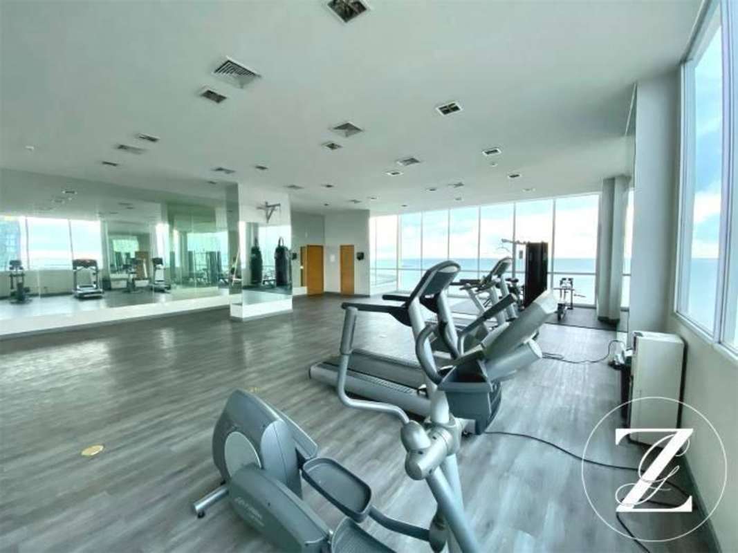 Large master bedroom with ocean view and walk-in closet PH H2O on the Ocean Panama City