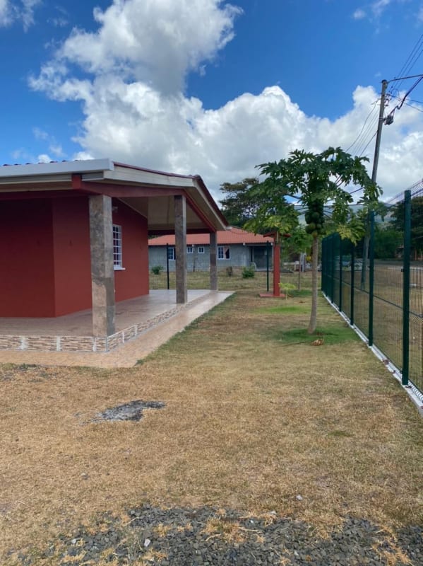 Charming Country House with Pool & Large Lot in Pacora