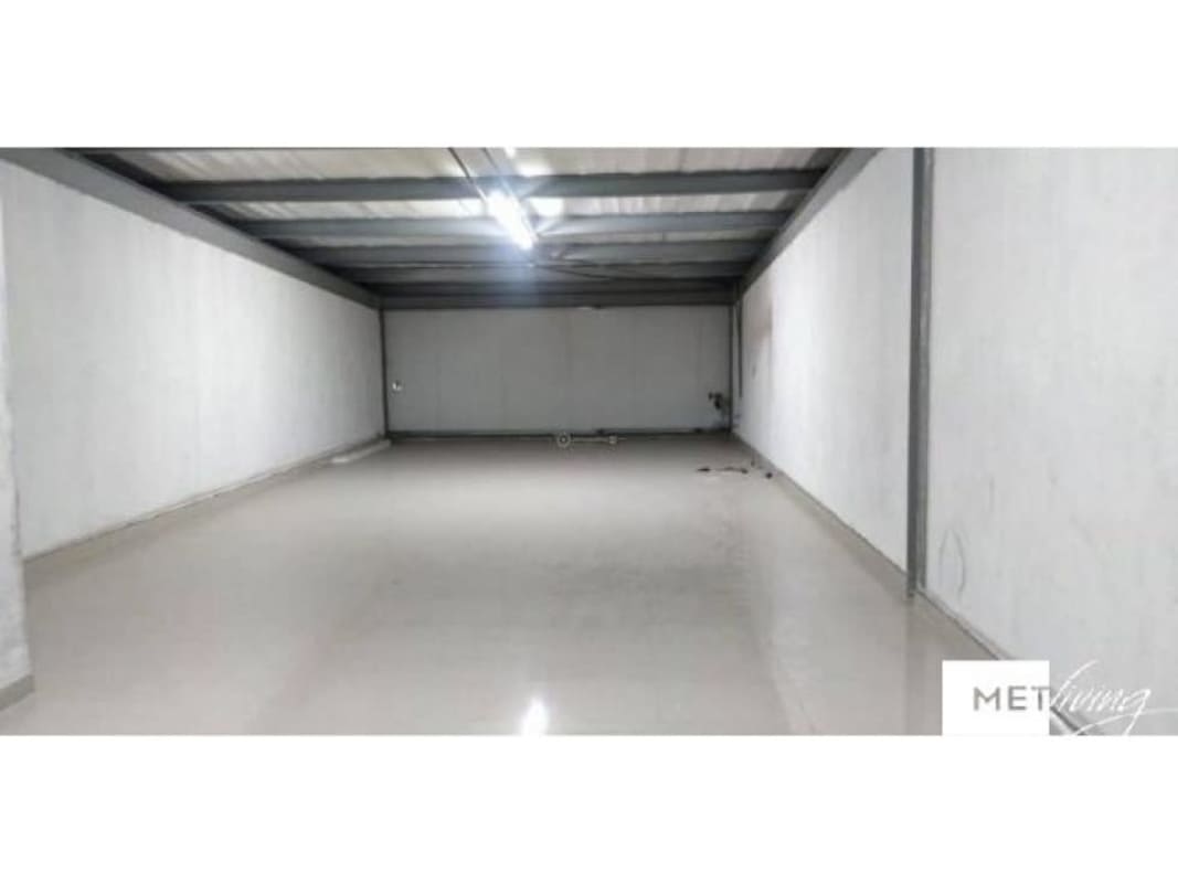 Spacious empty warehouse-style interior with concrete floor white walls in Plaza Cantabria Panama