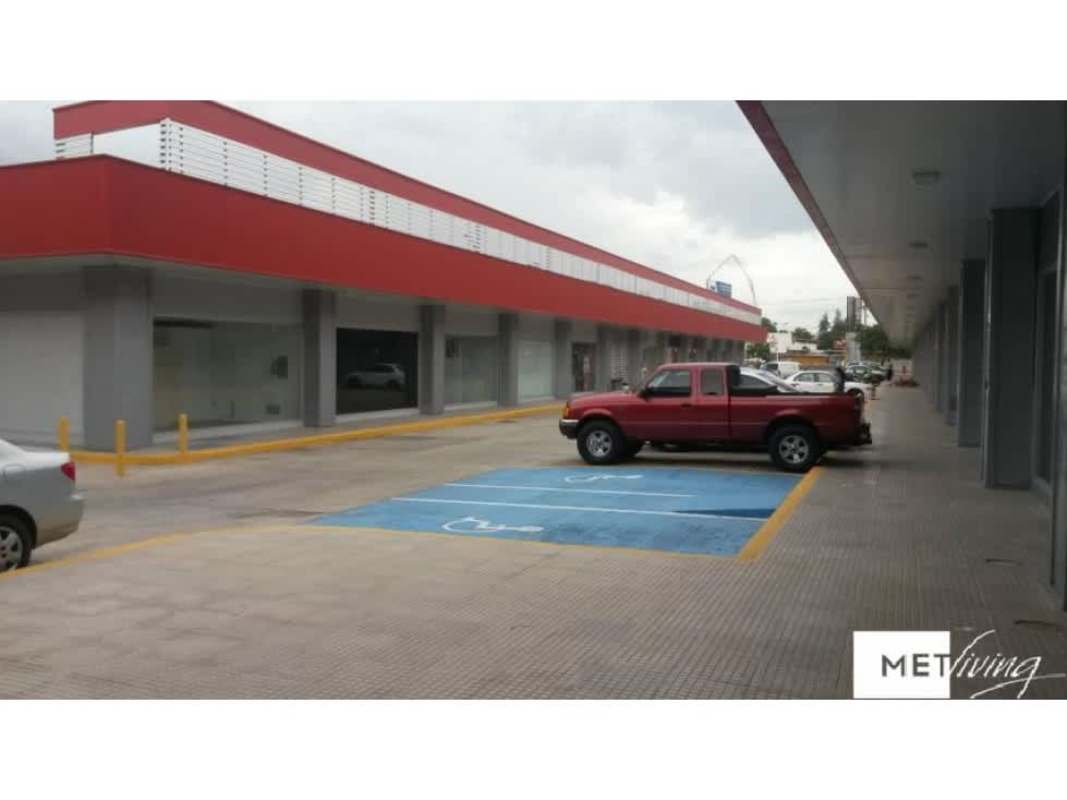 Modern commercial strip center exterior with parking at Plaza Cantabria Panama