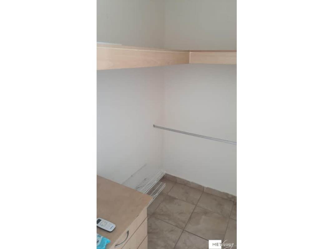 Walk-in closet shelving drawers tile floor PH Everest Brisas del Golf Panama