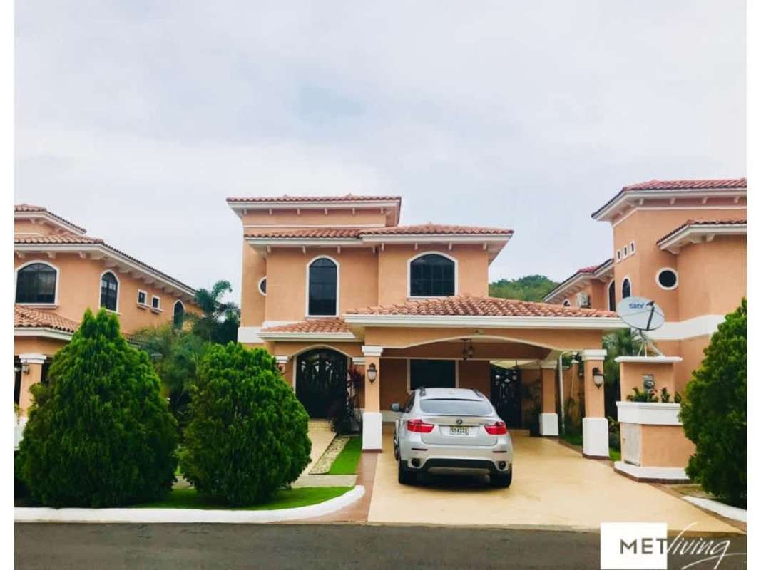 Exterior patio with stone tiles, garden beds, fence and tropical landscaping in Clayton Village Panama