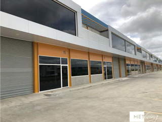 Commercial Office-Warehouse for Sale in 24 de Diciembre - 1 bedroom
