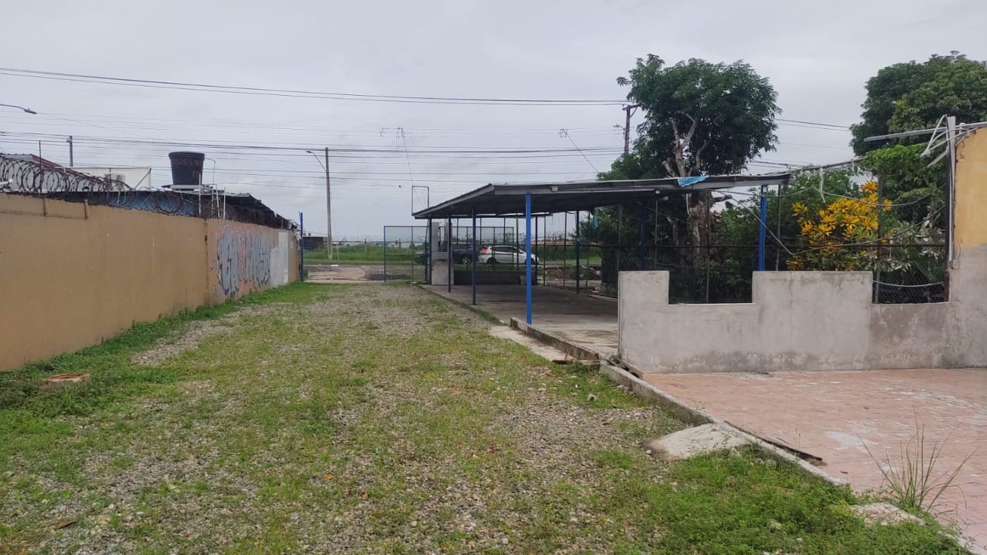 Gravel lot with fenced area and parking space for warehouse development Tocumen Panama