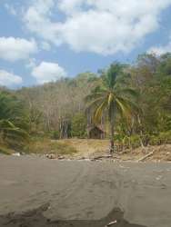Beachfront 1000m² Lot with Rustic Cabins Cambutal Panama