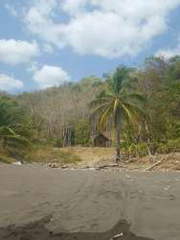 Beach Lot with Cabins for Sale in Cambutal - 2 bedrooms