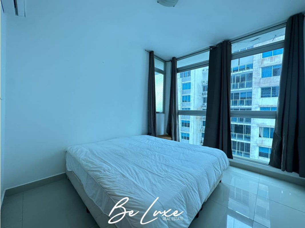 Large master bedroom walk-in closet ensuite bathroom condo PH Astoria Panama City