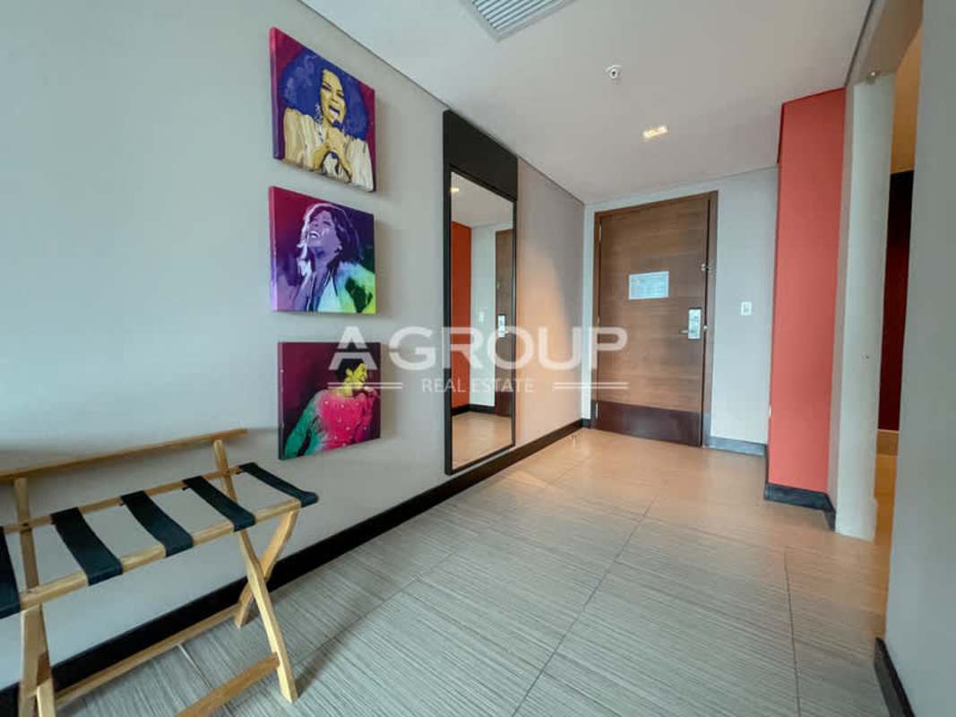 Hallway with entrance door, mirror décor in PH Megapolis Marriott Panama Hotel