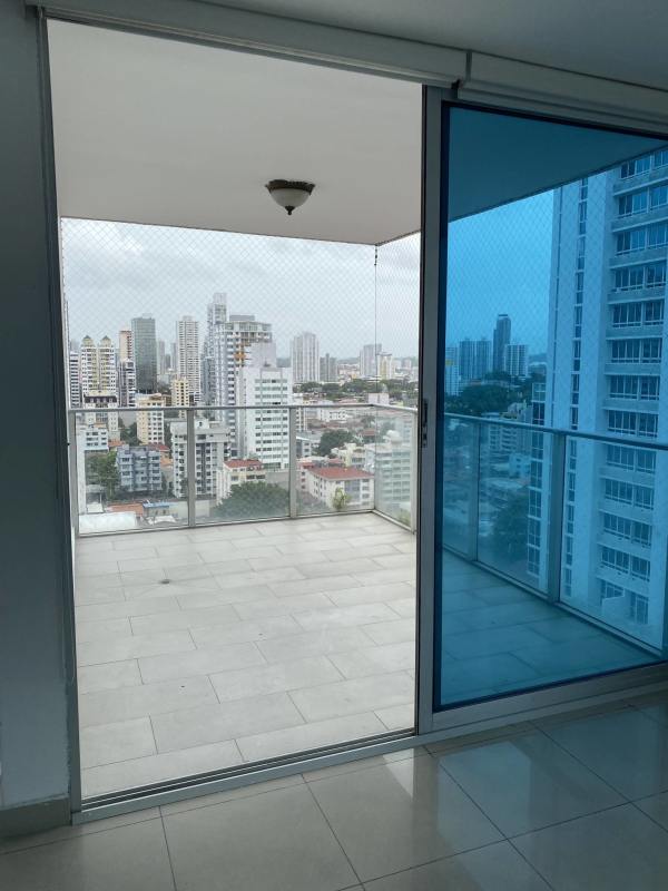 Spacious 2BR Apartment with Balcony in PH Regent San Francisco