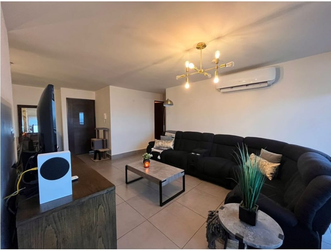 Balcony with glass railing overlooking city skyline in PH Parques del Carmen Panama