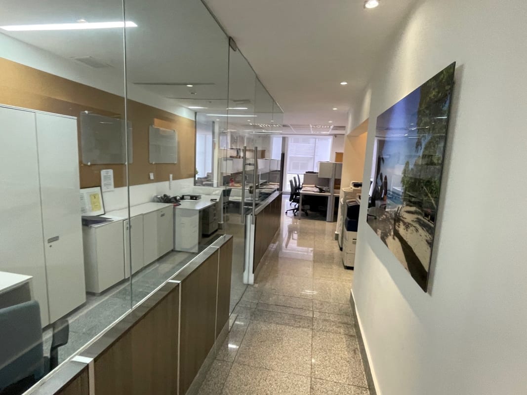 Modern open corporate workspace with glass partitions and panoramic window views in PH BICSA Panama