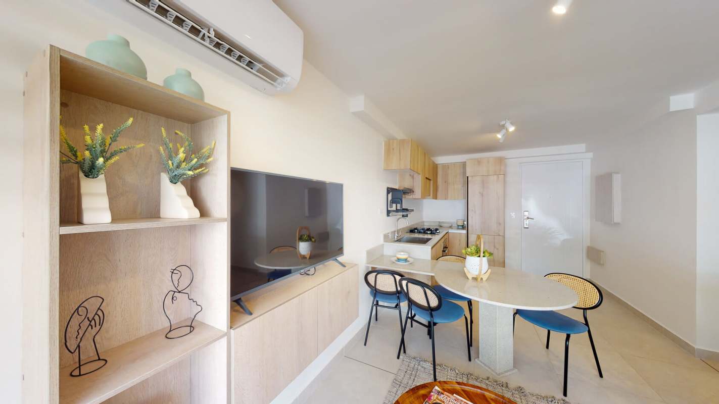 Infinity swimming pool on rooftop terrace with lounge deck at PH Armonía Bella Vista Panama