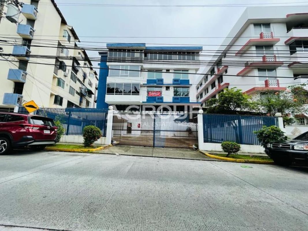 Commercial office or retail space open plan tiled floor at PH NG Panama