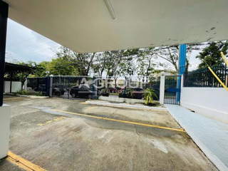 Commercial Building for Rent in Tumba Muerto / La Alameda - 0 bedrooms