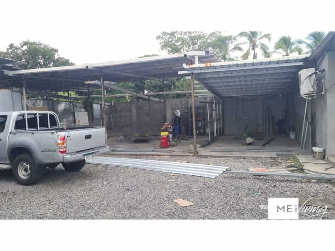 Covered vehicle parking area or workspace inside industrial land in Villa de las Acacias Panama