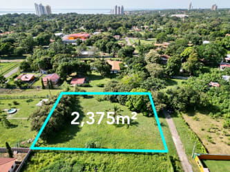 2,375m² lot outlined aerial in lush beachside suburb Nueva Gorgona Panama