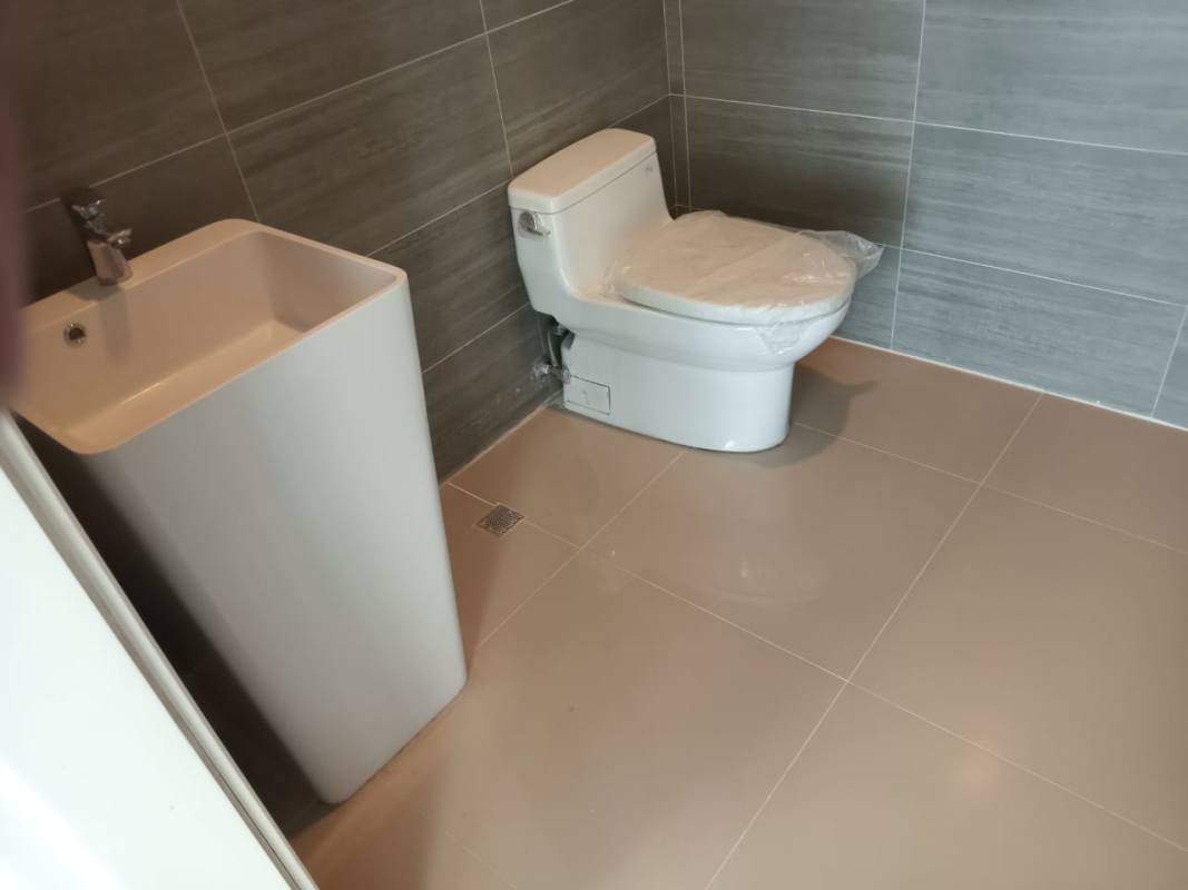Contemporary bathroom with grey tile, pedestal sink, and neutral finishes in PH Financial Park Tower Panama