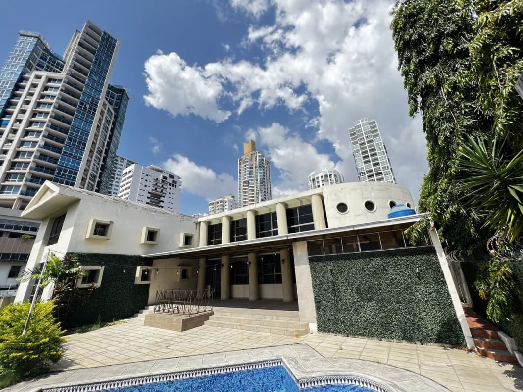 Luxury 4BR Estate with Pool & Garden San Francisco Panama
