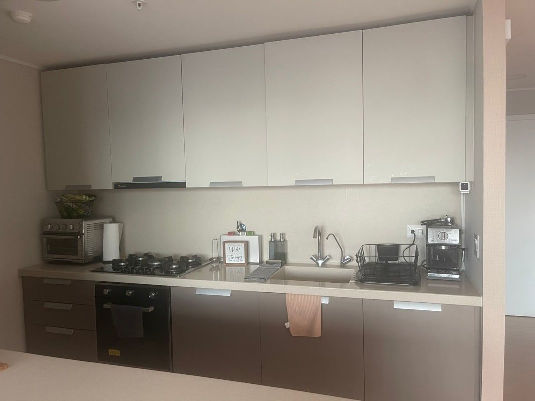 Contemporary kitchen with marble countertops, included appliances and ample cabinetry in Boutique Quartier Panama City