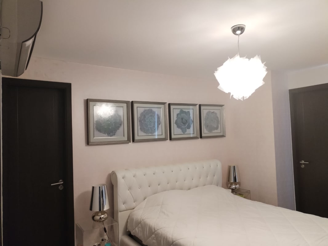 Bedroom with tufted headboard and pendant light PH Miyaki Obarrio Panama