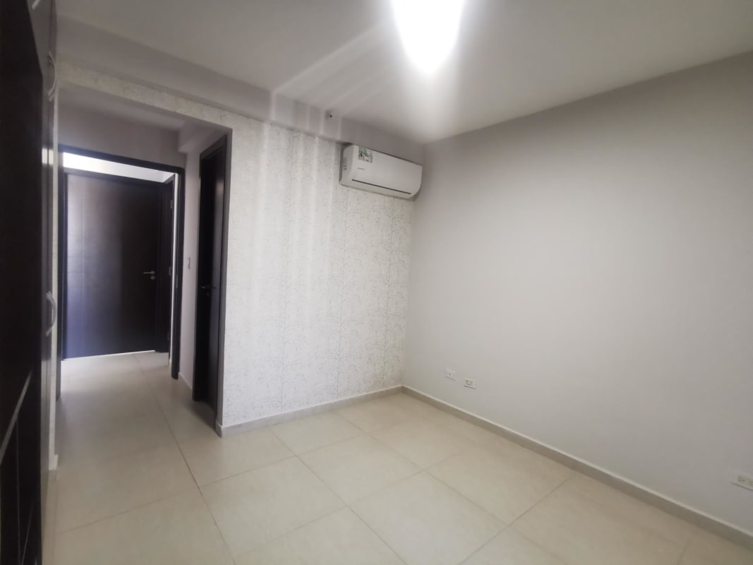 Bathroom with decorative ceramic tiles and frosted glass shower PH Vista Park Panama