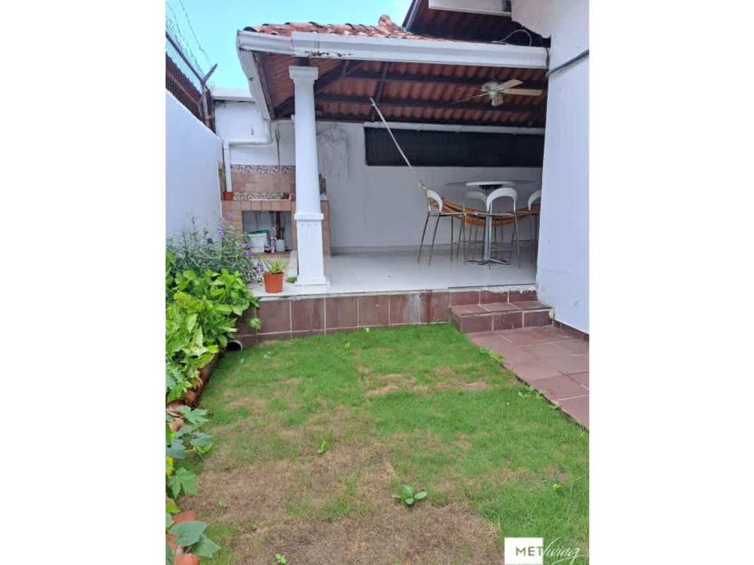Covered patio with ceiling fan, garden view and hammock in house for sale in Obarrio Panama