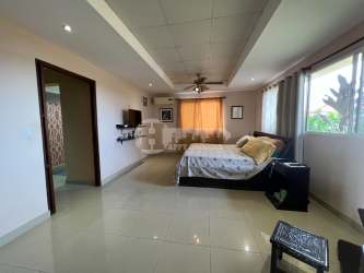 Large master bedroom with closet, access to balcony and ensuite bathroom in Chitré Herrera
