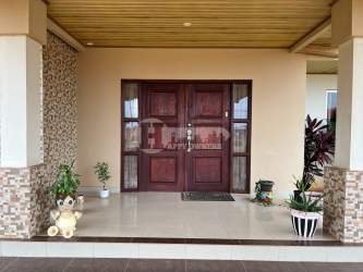 Spacious covered garage with space for two vehicles Via 4 Caminos area Chitré