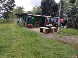 Small rustic cottage with fenced yard and outdoor seating area on Panama cattle land