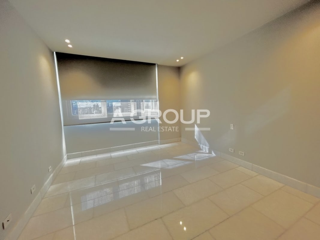 Large master bedroom with ensuite bath and deep walk-in closet The Towers Punta Paitilla