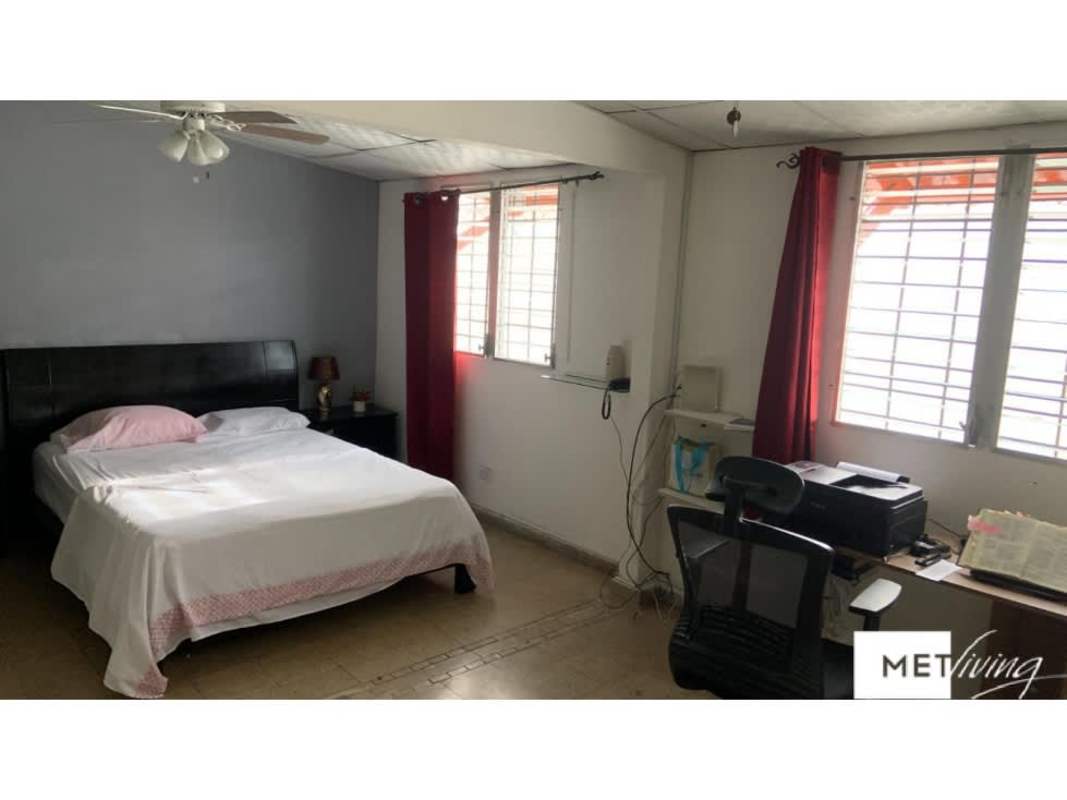 Rear patio private backyard space in Panama house for sale