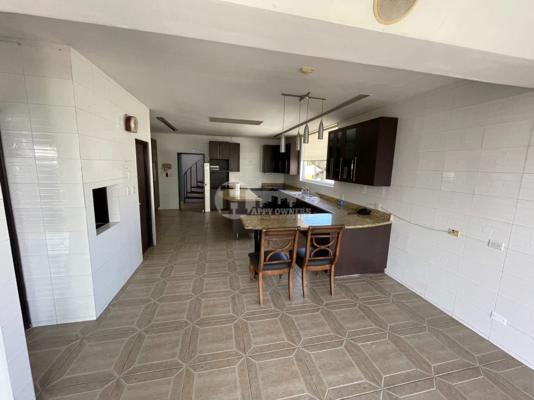 Spacious living room with large window, wood floors, AC and skyline views in Dos Mares Panama