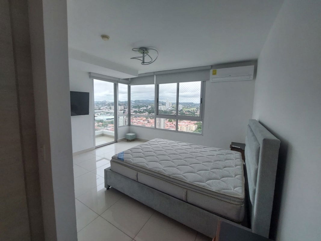 Spacious 3BR Apartment with Infinity Pool in Costa del Este