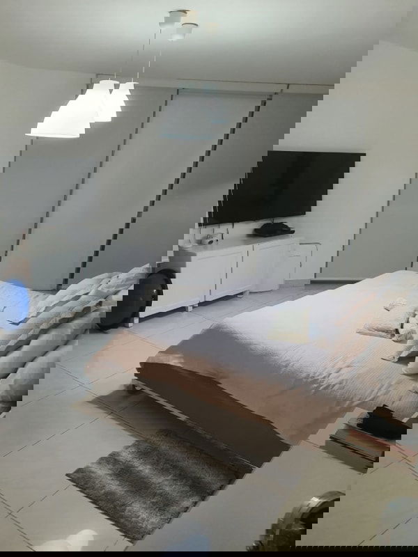 Contemporary bathroom with shower and premium finishes PH Allure Avenida Balboa