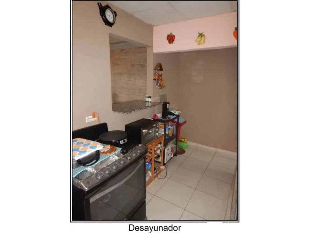 Front garden and gated driveway with decorative metal bars at Viña del Mar La Chorrera