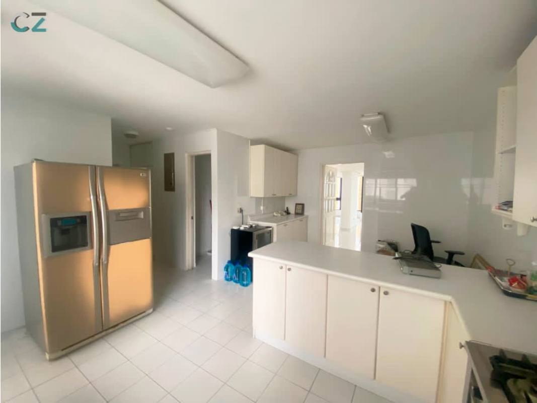 Spacious bathroom with jacuzzi tub, double sink, mirror and ceiling fan in PH Costa del Mar Panama