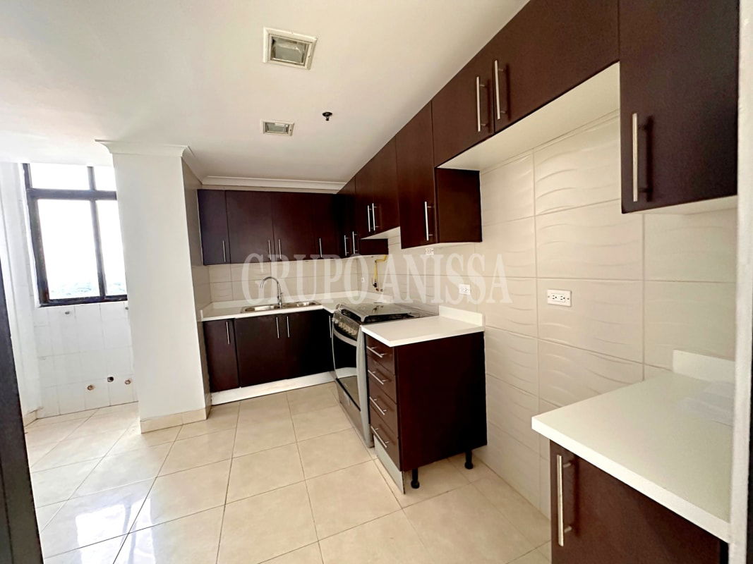 Outdoor swimming pools, tennis and basketball courts at PH Dos Mares Tower Panama