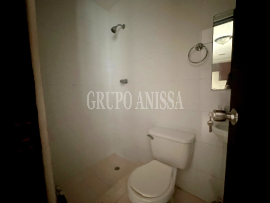 Master bedroom featuring ensuite bathroom, large closet and windows at PH Dos Mares Panama