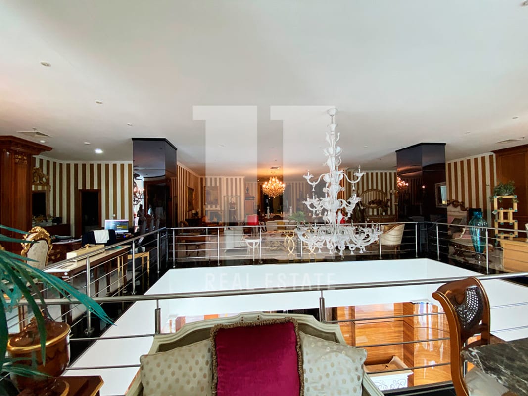 Double height lobby/showroom area with mezzanine PH Molon Tower Panama