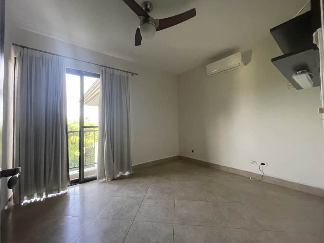 Remodeled 4BR Penthouse PH Embassy Club Clayton